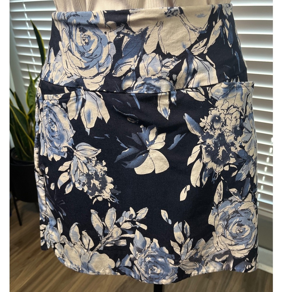 S.C. & Co Floral Skort Small Navy Blue White Pull On Golf Tennis Shorts Skirt